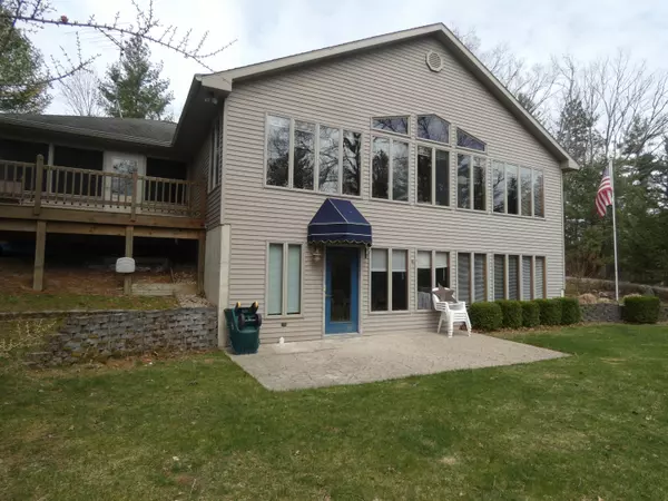 402 4th Street, Fife Lake, MI 49633