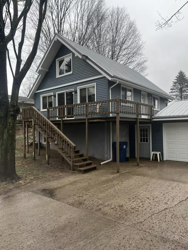 1013 Circle Drive, Lake Isabella, MI 48893