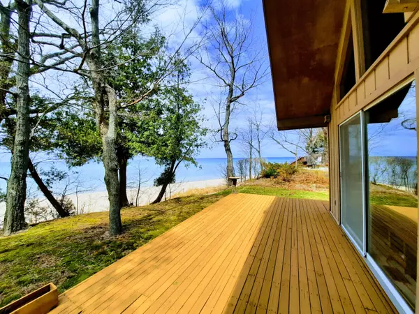 Arcadia, MI 49613,16730 Starkey Road