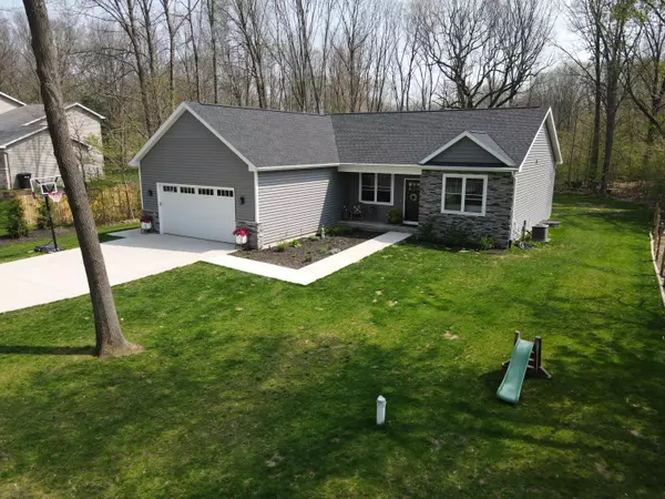 32841 Robin Road, Paw Paw, MI 49079