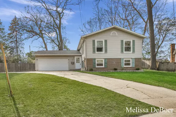 758 Beaumont NW Drive, Grand Rapids, MI 49504