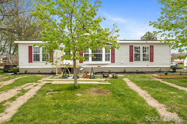 138 W Oak NE Street, Sand Lake, MI 49343