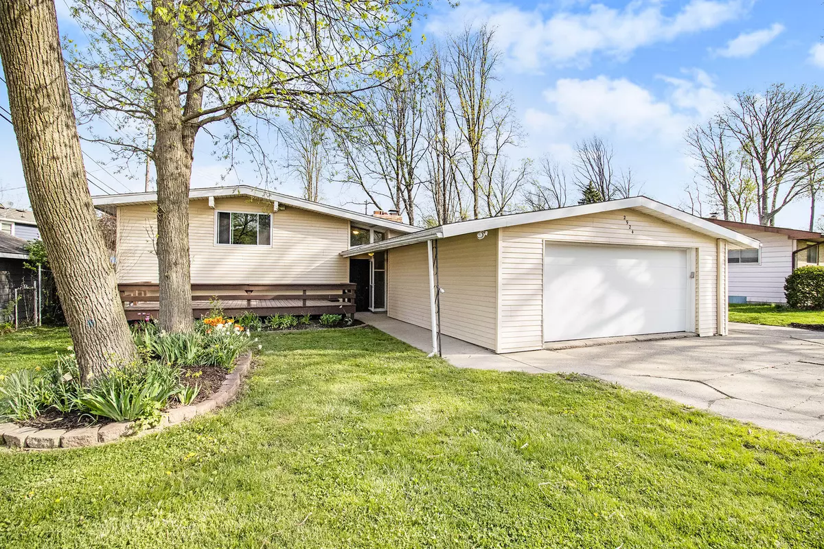 Lansing, MI 48911,2924 WOODVIEW Drive