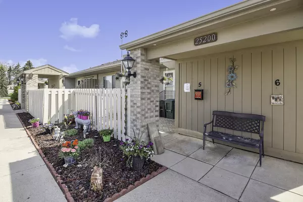 25200 Jefferson Court #5, South Lyon, MI 48178