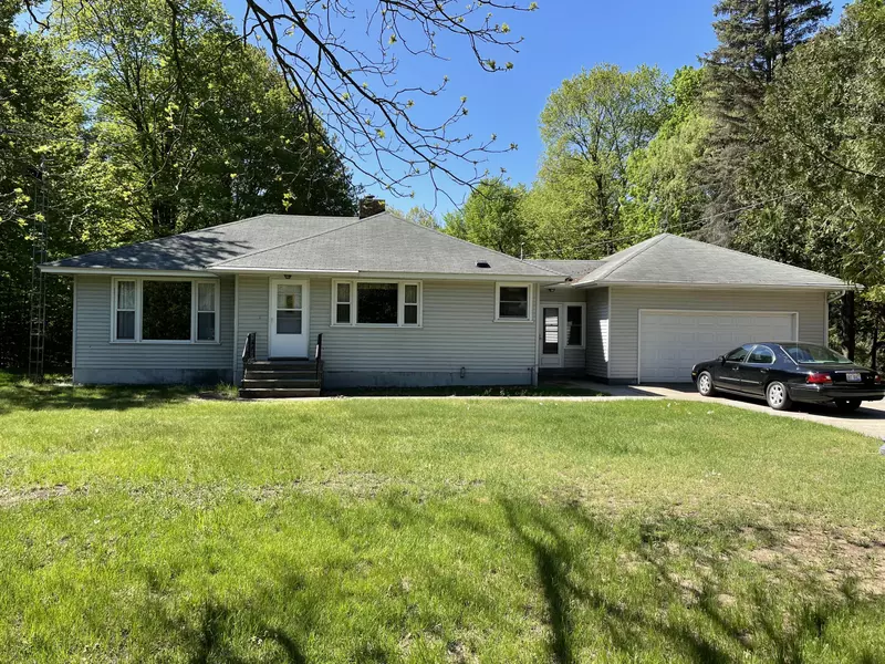 15752 Croswell Street, West Olive, MI 49460