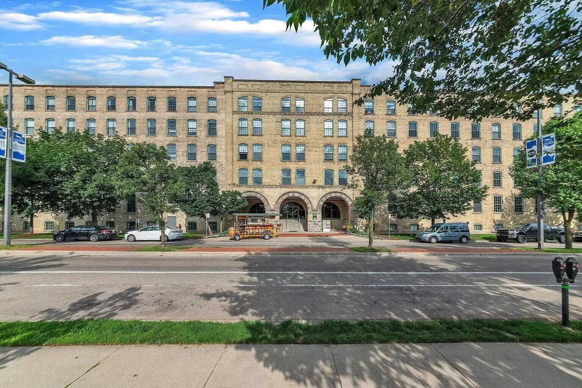 Grand Rapids, MI 49503,940 Monroe NW Avenue #331