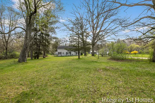 14136 Division NE Avenue, Cedar Springs, MI 49319