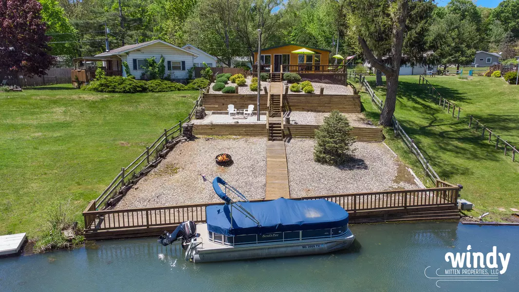 54593 Park Lane, Eau Claire, MI 49111