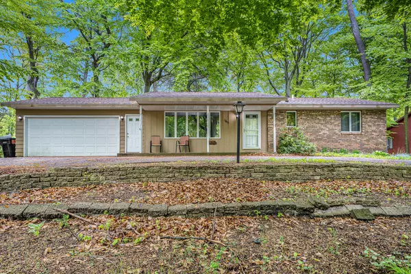 165 Lake Forest Drive, Holland, MI 49424