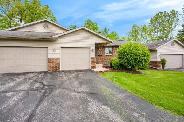 1076 Pinewood NW Drive, Walker, MI 49534