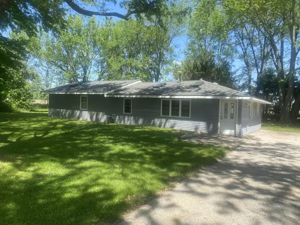 5547 Defield Road, Coloma, MI 49038