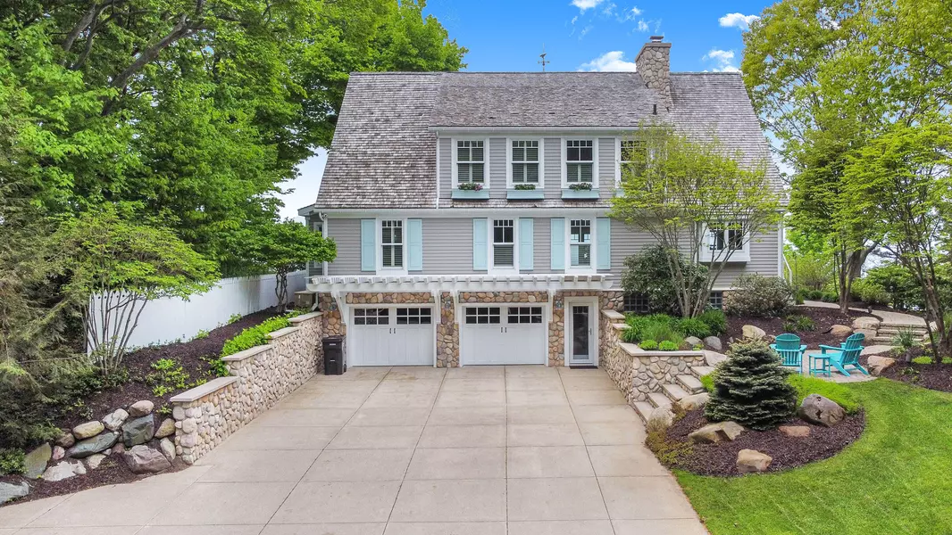 6179 Lakeshore Avenue, West Olive, MI 49460