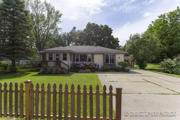 31 Sunset Hills NW Avenue, Walker, MI 49534