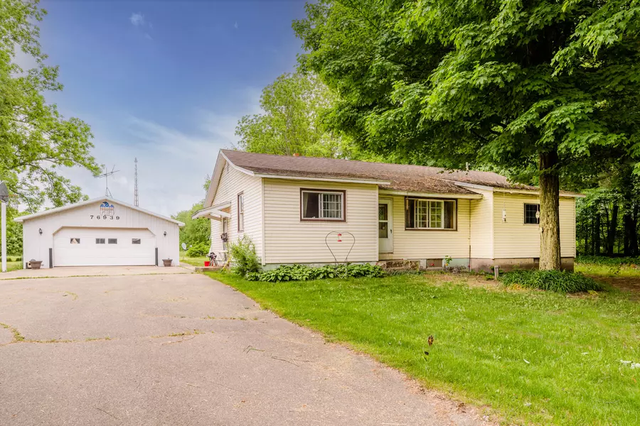 76939 51st Street, Decatur, MI 49045