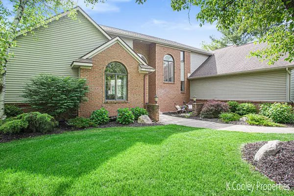 Ada, MI 49301,2120 Knollpoint NE Drive