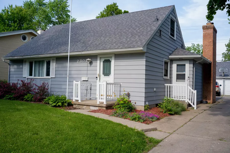 2301 Bedford Road, Lansing, MI 48911