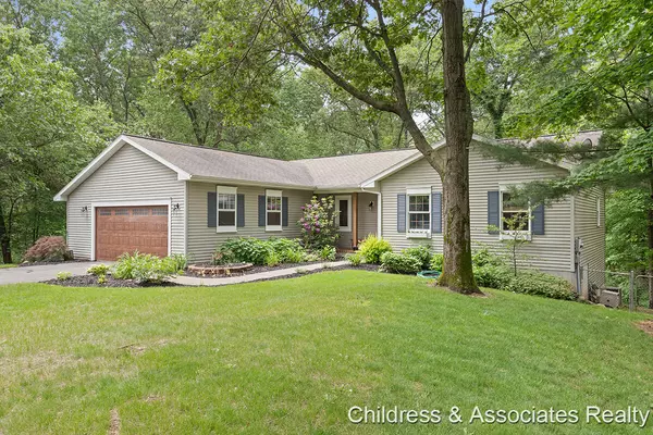 8467 Meadowrock NE Drive, Rockford, MI 49341