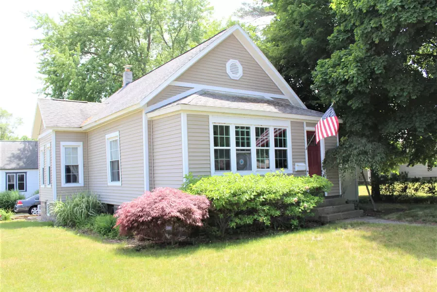 534 E Savidge Street, Spring Lake, MI 49456