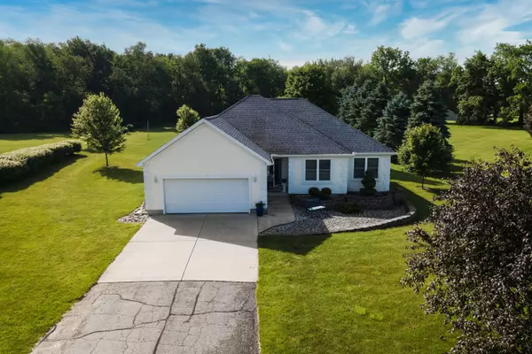 1441 Red Clover Hills Drive, Jonesville, MI 49250