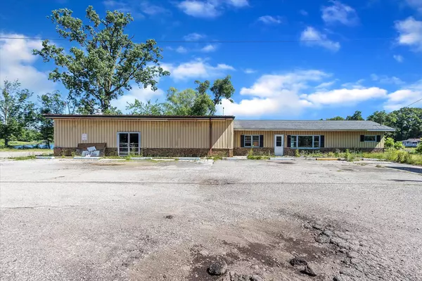 5955 US-12, Buchanan, MI 49107