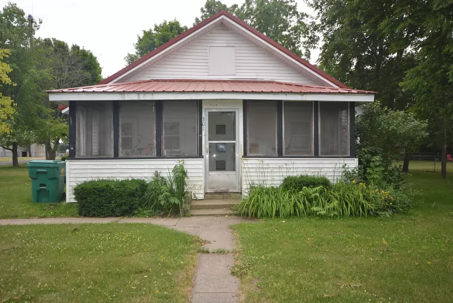 301 W Peck Avenue, White Pigeon, MI 49099