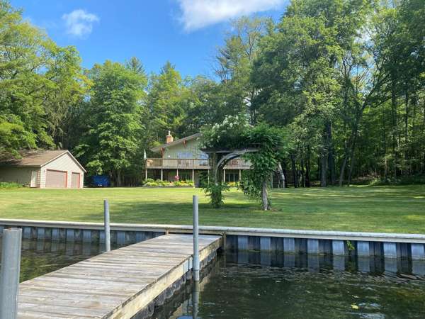 2303 E Meinert Road, Holton, MI 49425