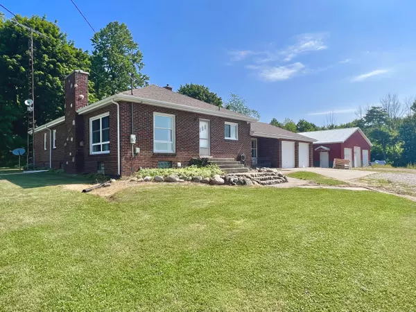 5909 Defield Road, Coloma, MI 49038