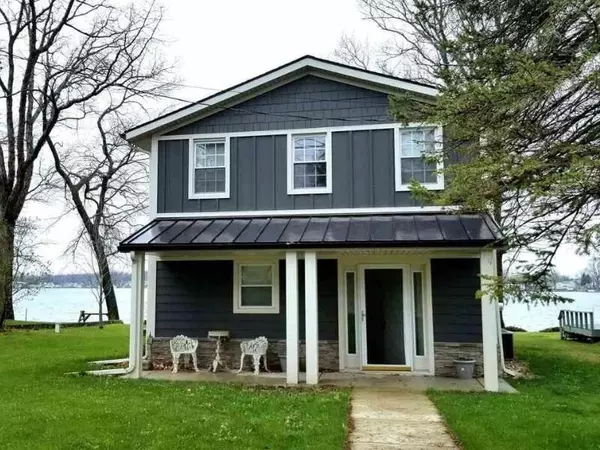 9182 Cherry Point Road, Manitou Beach, MI 49253