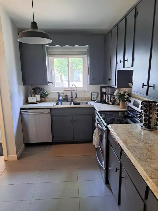 Lansing, MI 48910,2715 Chatham Road