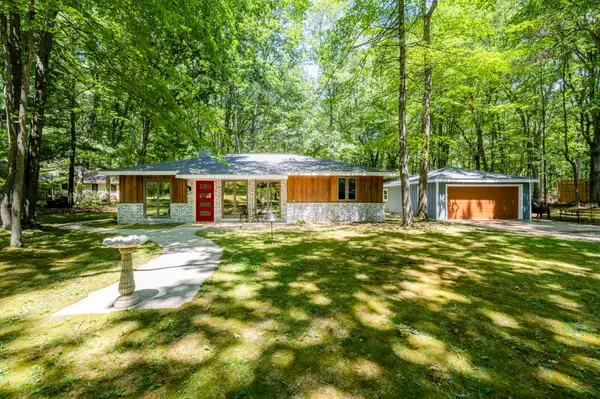 4183 Lake Road, Stevensville, MI 49127