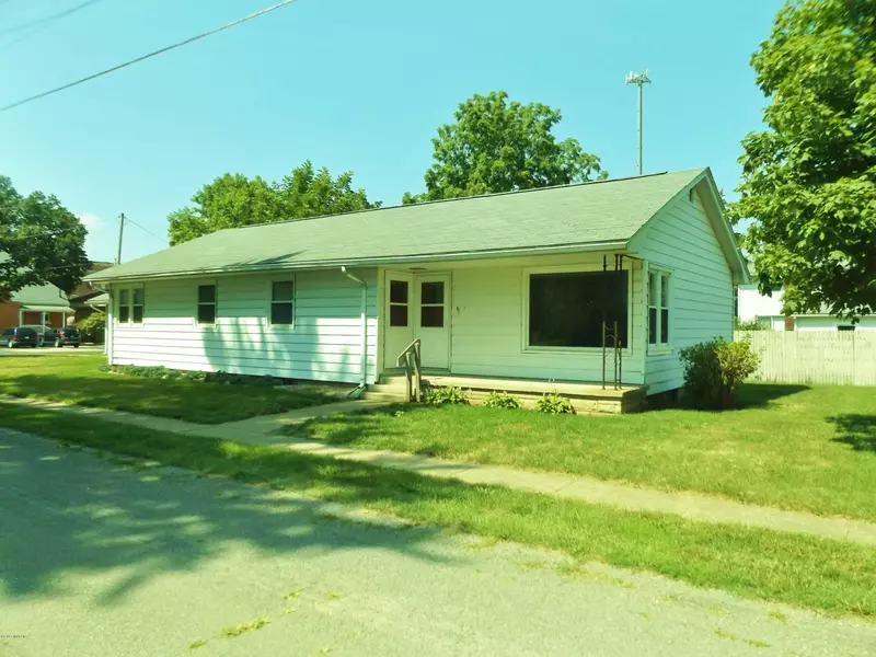 104 E Michigan Avenue, White Pigeon, MI 49099