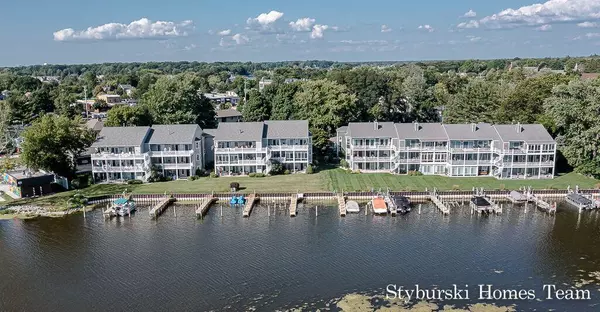 Spring Lake, MI 49456,243 Riverfront Street