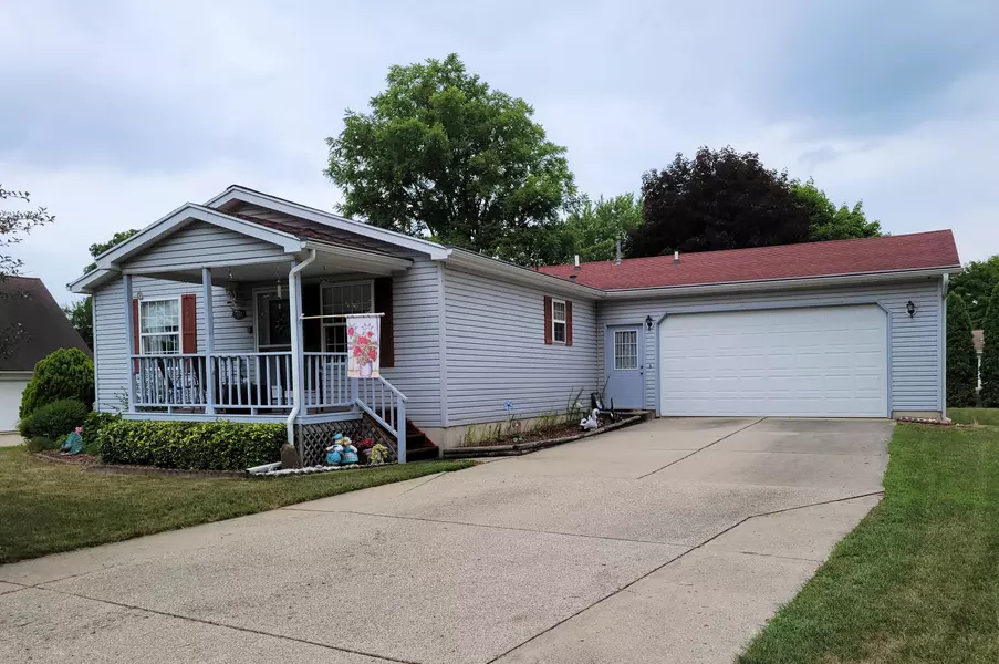 1064 Riverside SE Drive, Lowell, MI 49331