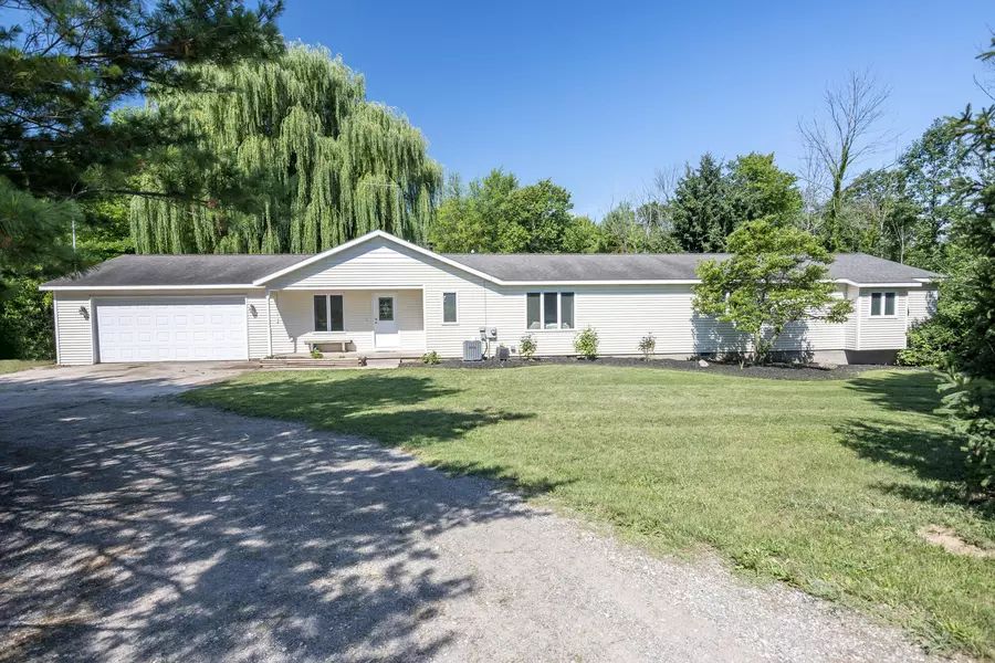 2055 S Peters Road, Casnovia, MI 49318