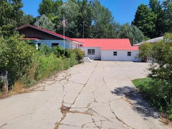 6600 S Moorland Road, Ravenna, MI 49451