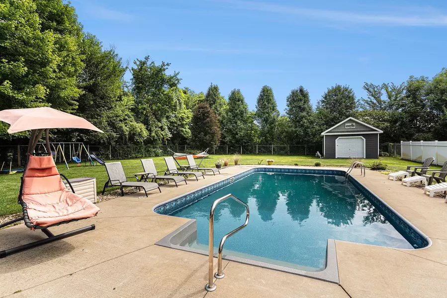 70407 Sunrise Drive, Edwardsburg, MI 49112