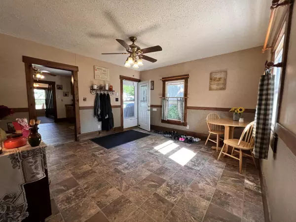 Jonesville, MI 49250,216 West Street