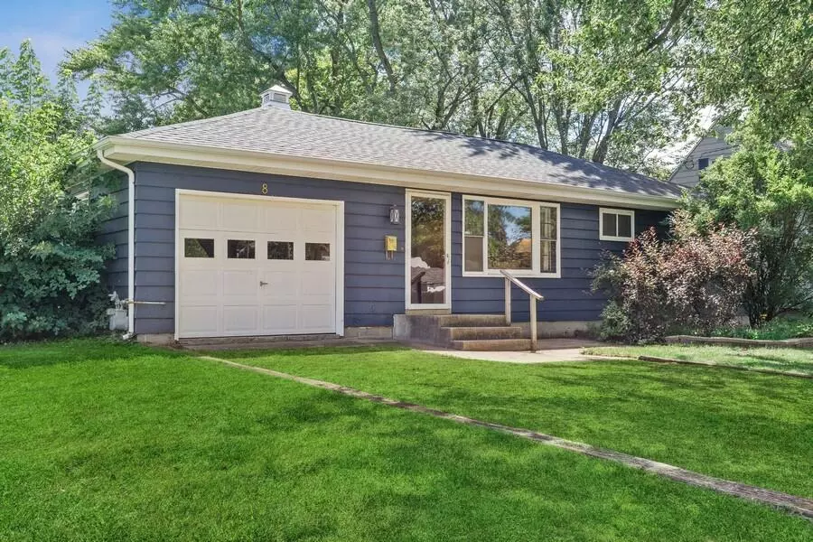 Three Oaks, MI 49128,8 Poplar Street