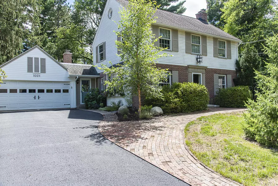 1021 Edgemoor Avenue, Kalamazoo, MI 49008