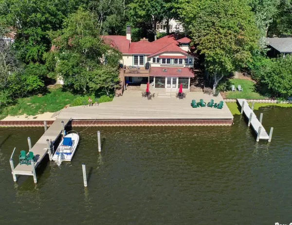 64 Lakeview Drive, Saugatuck, MI 49453