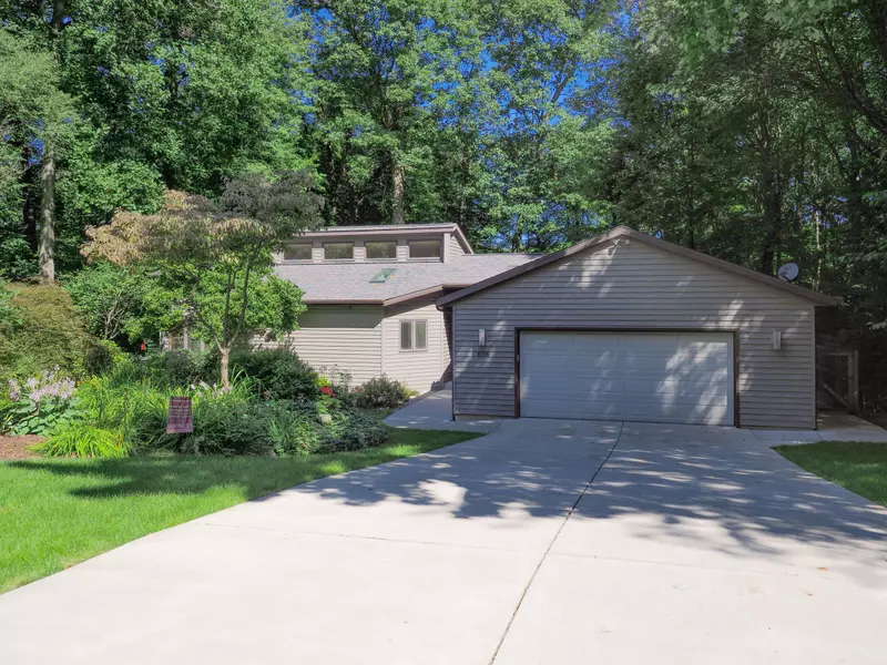 6416 Nightingale Avenue, Kalamazoo, MI 49009