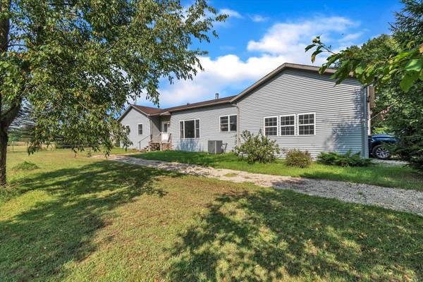 11201 River Crest Drive, Onondaga, MI 49264