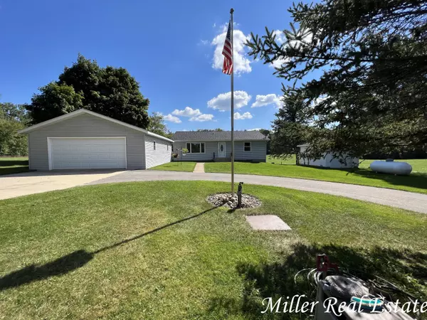 129 W Hobbs Road, Delton, MI 49046