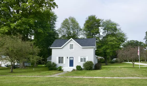 93 S 6th Avenue, Fruitport, MI 49415