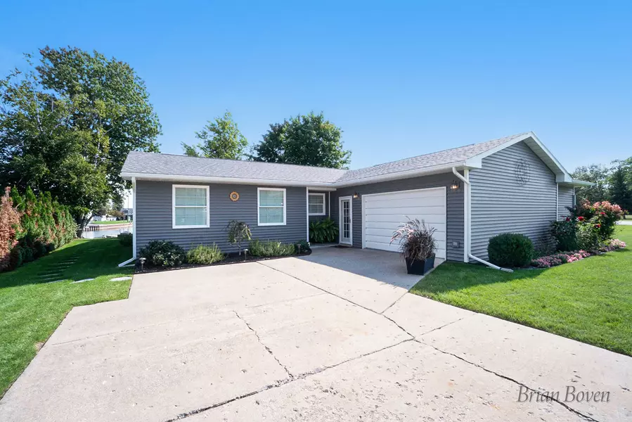131 Bryan J Drive, Houghton Lake, MI 48629