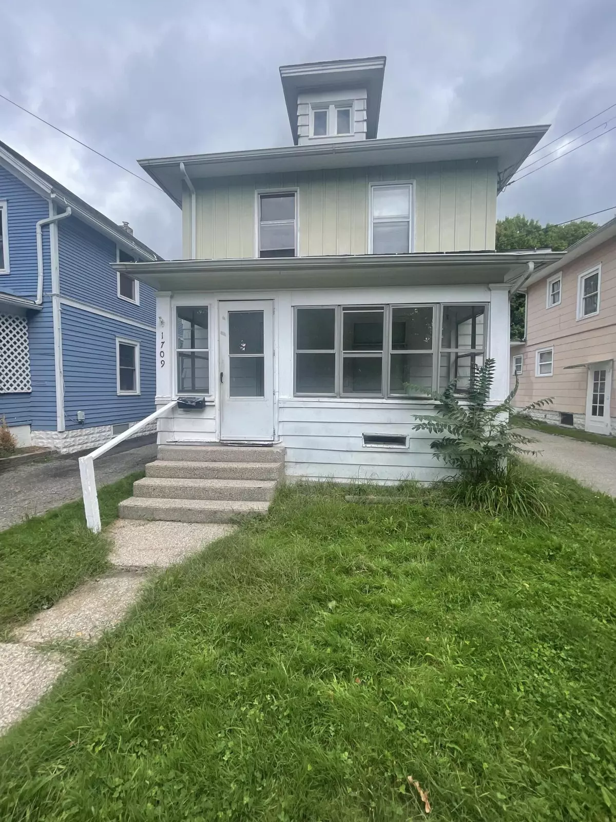 Lansing, MI 48910,1709 Maplewood Avenue