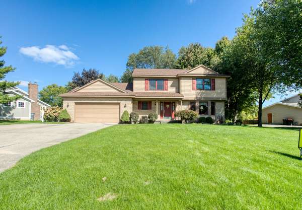 728 W WOODMEADE SE Court, Ada, MI 49301