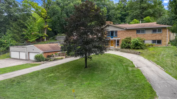 2455 Kensington Drive, Kalamazoo, MI 49008