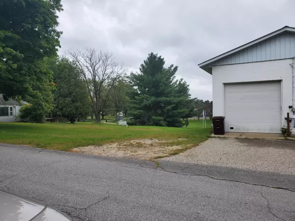 Six Lakes, MI 48886,313 N Vesta Street