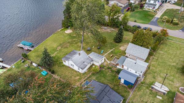 7170 Lake Road, Coloma, MI 49038